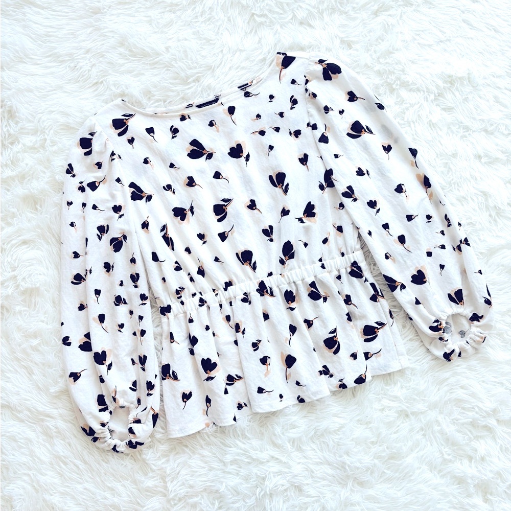 🤍 Ann Taylor Peplum long sleeve blouse